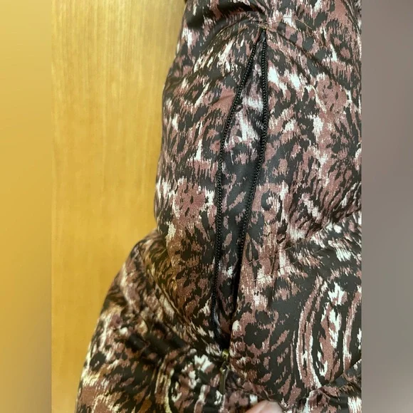 Patagonia Brown Paisley Hooded Down Puffer Vest Zip Up Women’s Size Medium - Picture 11 of 11